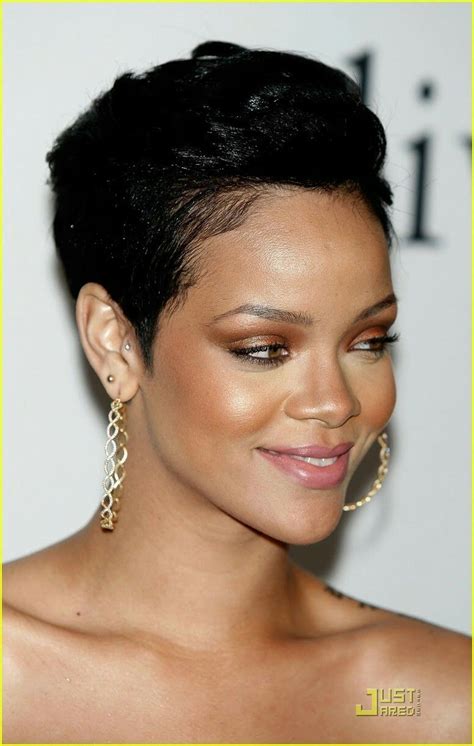 pin de rihan navy em 2009 rihanna cabelo cabelo solto