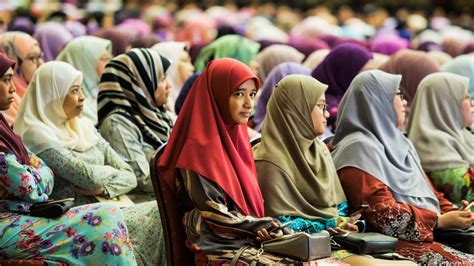 How Asian Muslims Respond To Brunei Shariah Law Dw 04 05 2019