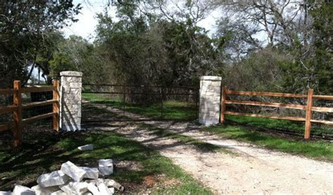 Entry Way Split Rail Cedar With Limestone Columns Ranch Entrance Ideas