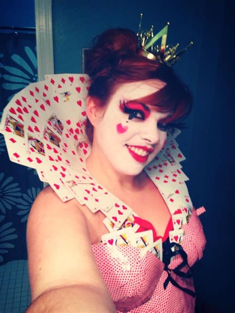 How to make a queen of hearts crown as seen in the movie alice in wonderland. Queen of Hearts DIY costume | makeup | ..halloween.. | Pinterest | Costume makeup, Heart cards ...