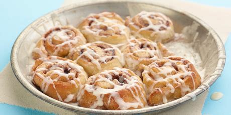 Paula deen and some other ladies on the food network could definitely give her a run for her money, but today we are focusing on the pioneer woman comfort food recipes. The Pioneer Woman's Cinnamon Rolls Recipes | Food Network Canada