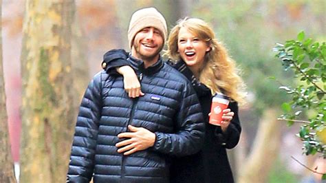 Jake Gyllenhaal Was Asked About Taylor Swift And Things Got Icy Us Weekly