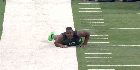 Defensive Lineman Went Balls Out Literally At Nfl Combine 40 Yard Dash