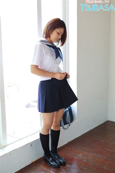 Tsubasa Akimoto Japanese Gravure Idol Sexy Short Hairs Girl Student
