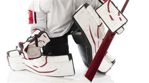 Die das eishockey spielfeld umschießende bande ist 1,20 meter hoch. ᐅ Bestandteile der Eishockeyausrüstung und Aufbau des ...