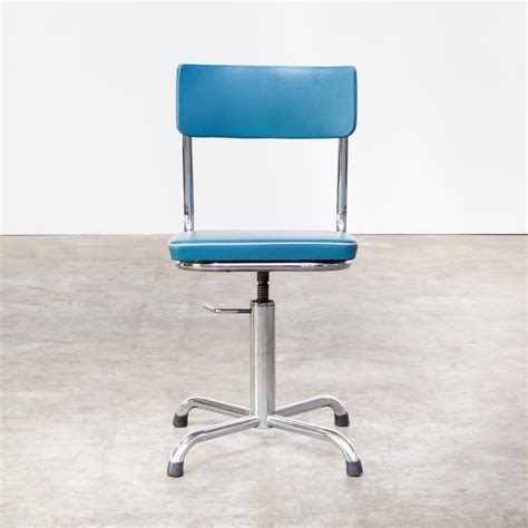 Select from premium small office chair of the highest quality. 60s Small office chair blauw skai with white trim | BarbMama