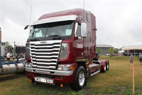 Conventional Vs Cabover Trucks Will Cabovers Make A Comeback Smart