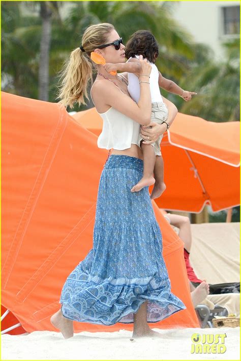 Doutzen Kroes And Sunnery James Beach Day With Phyllon Photo 2837761
