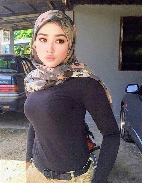 Hijab Arab Girl Masturbating