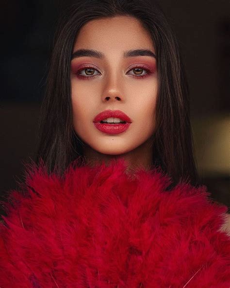 Pink Outfit Style With Fur Face Makeup Ideas Glossy Lips Maja