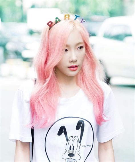 Snsd Taeyeons Pink Hair K Pop Amino
