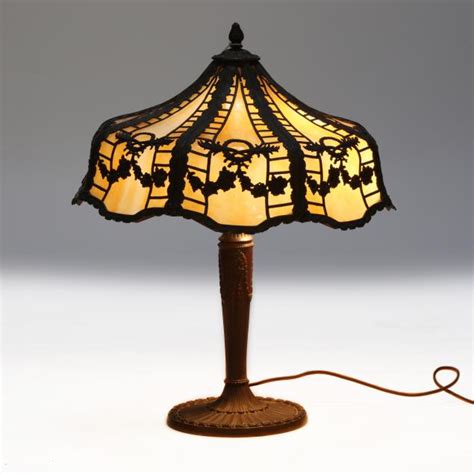 Vintage Overlay Slag Glass Table Lamp Lot 2064 The Americana Estate Auctionapr 2 2021 10 00am