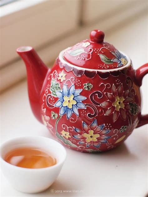 Housewares black glass teapot & stainless steel strainer filter. Adorable Teapots That Will Make Your Home Special