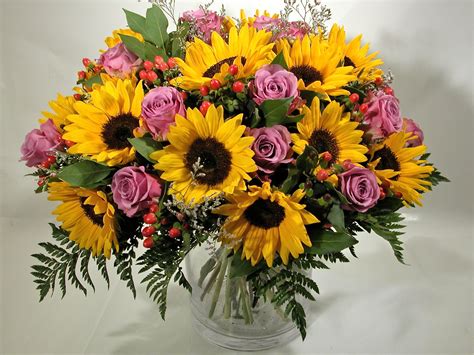 Bouquet di rose medie 50cm. Mazzo di rose, girasoli e fiori - Fiorit, fiori a ...