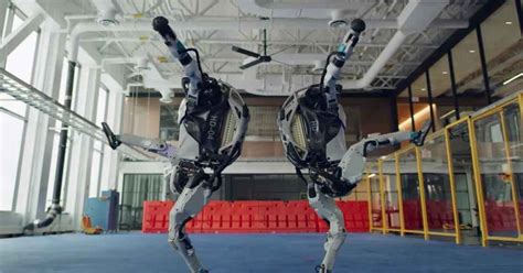 robots de boston dynamics arrasan en youtube bailando el twist mejor que muchos humanos sabes cl