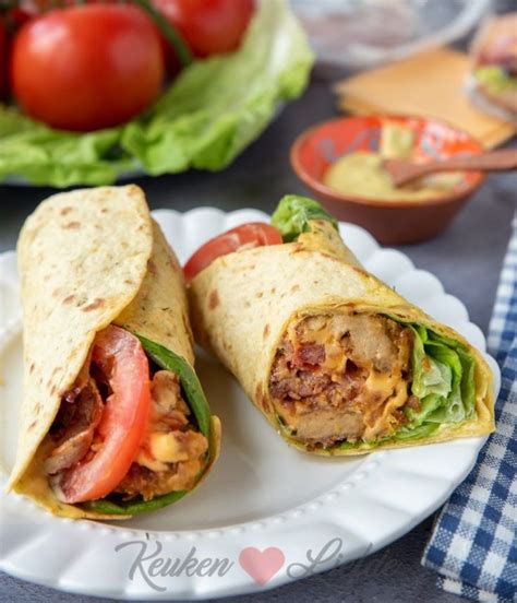 BLT wrap met krokante kip en honing -mosterdsaus