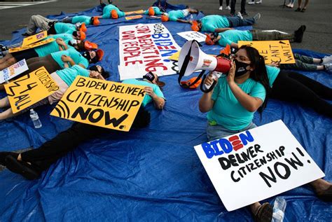 Texas Judge Orders Feds To Stop Granting New Daca Applications The