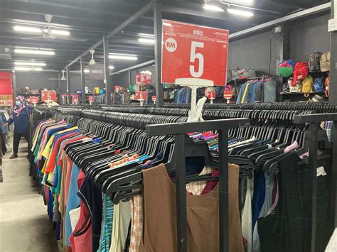 Discount prices and promotional sale on all shorts. Pusat Borong Pakaian Bundle di JBR Bundle Banting! Senang ...