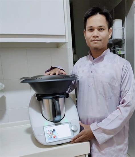 Kasi sayang yang kau berikan hanyalah impian bukan kenyataan. Luar Biasa 'Mesin Masak' Ni, Nama Pun Ala Robot. Tentu ...