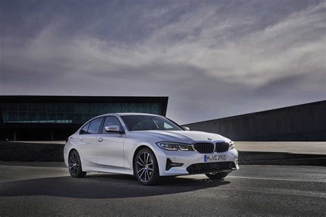 Overall viewers rating of bmw 320 old is 3.5 out of 5. The all-new BMW 320d, Model Sport Line, Mineral white ...