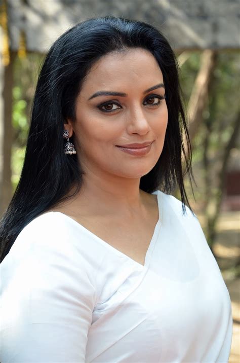 Beauty Galore Hd Swetha Menon First Time Looking Pale And Decent In Movie
