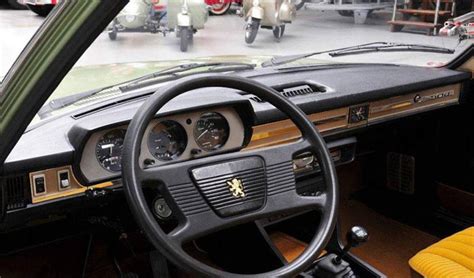 تعتبر سيارة بيجو 504 هي واحدة من أشهر السيارات الفرنسية على الإطلاق، وقد تكون الأكثر شعبية التي جاءت لأسواق الشرق الأوسط، حيث حققت شعبية كبيرة بموديلي السيدان و. المصريون صنعوا شهرتها.. «504» وحش بيجو التي حققت أعلى مبيعات الشركة - الأهرام اوتو