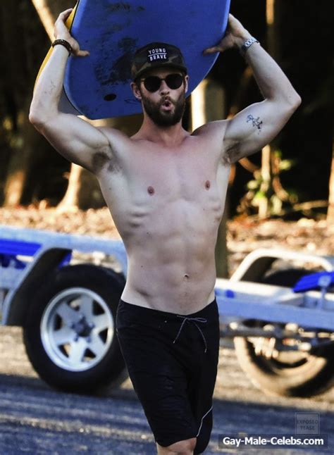 Chris Hemsworth Shirtless ★ The Fappen