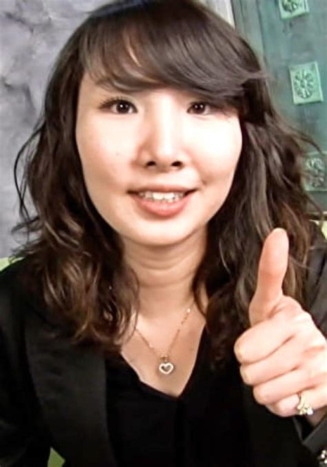 韓国街角ナンパ！アンケートに協力してくれたお礼に日本式マッサージをプレゼント！乳首マッサージに爆笑しつつも感じはじめ･･･ 素人エロ動画大好き！！