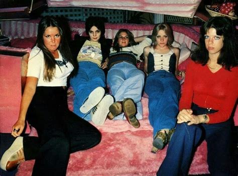 Queens Of Noise 25 Fascinating Photos Of All Girl Rock Group The Runaways From Late The 1970s