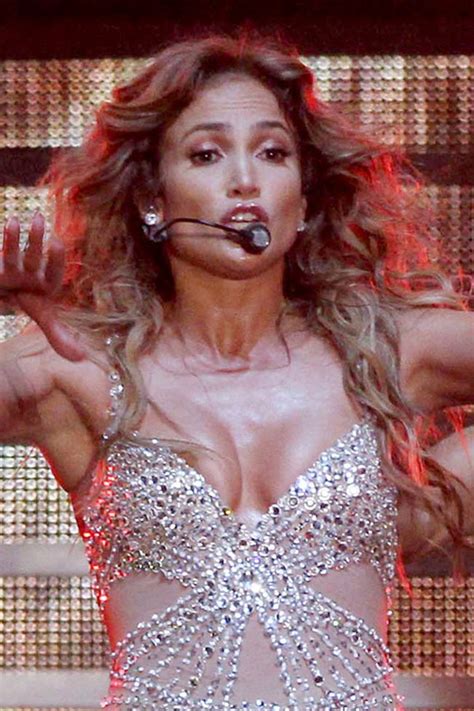 Jennifer Lopez Suffers Wardrobe Malfunction
