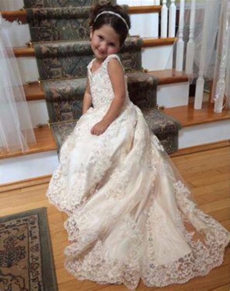2019 Customized White Ivory Flower Girls Dresses With Train Sequins