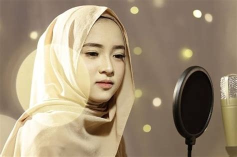 Stream lagu daerah, a playlist by sriwijayaradio from desktop or your mobile device. Lirik Lagu 'Fatimah Az Zahra' - Sabyan Featuring Hanin ...