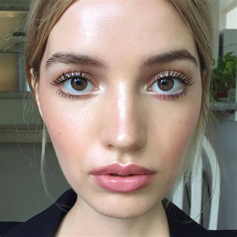 soft and dewy with a touch of sormé pure rose lip liner makeup by hkassel schoonheid