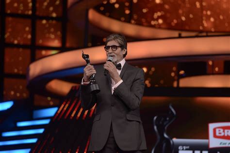 तुमने हमें पूज पूज कर पत्थर कर डाला ; Are you Amitabh Bachchan Fan? Take this quiz to find out. - KewlQuiz