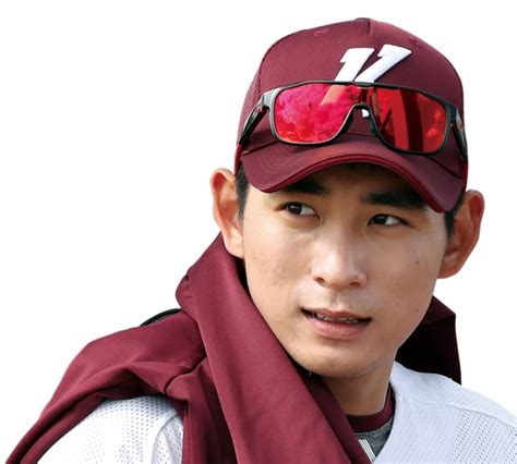 그의 아버지는 전 kbo 리그 kia 타이거즈의 내야수, 외야수이자, 현 kbo 리그 lg 트윈스의 작전코치인 이종범이다. 이정후 "태극마크 떠올리면 가슴 두근두근" - 시사저널