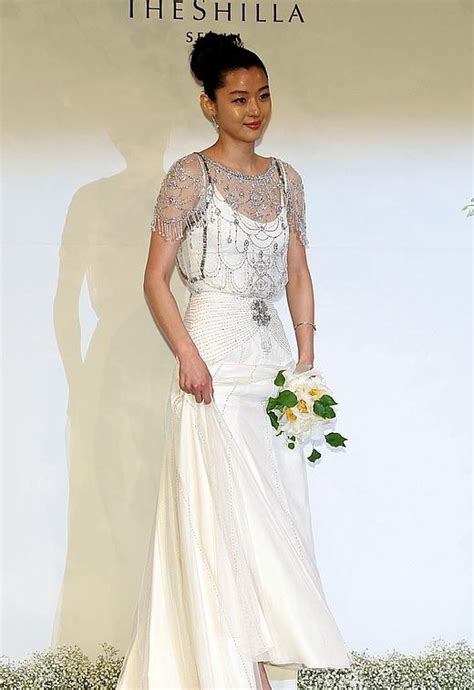 Kim soo hyun & jun ji hyun ~ sweet moments part 2 @ 50th baeksang art award 2014. jun ji hyun wedding | Korean wedding dress, Jun ji hyun ...