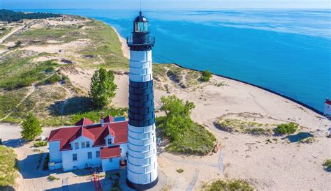 8 Michigan Lighthouses Where You Can Spend The Night Or Volunteer