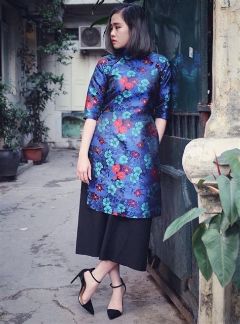 Sự kết hợp giữa truyền thống và hiện đại đang là xu hướng thời trang hot. Top 10 Mẫu Áo Dài Cách Điệu Tà Ngắn, Tay Ngắn Hot Nhất 2018