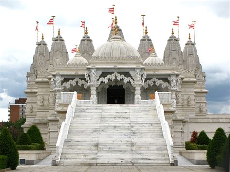 Tamil Hindus In The Uk Adapt In The Absence Of Religious Space