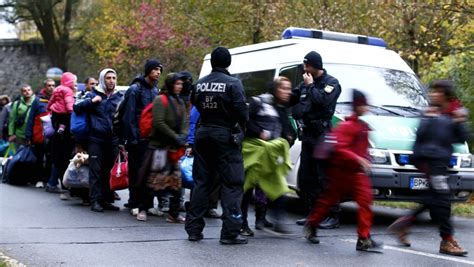On The Front Lines Of The Refugee Crisis Germanys Police Forces Are