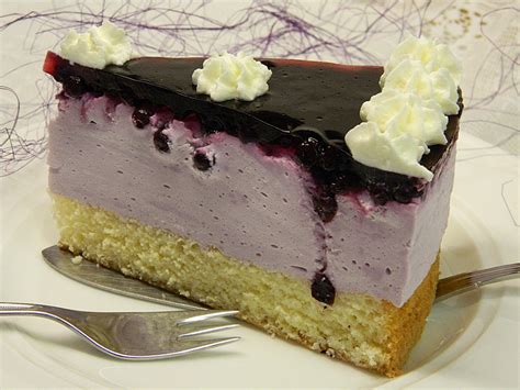 Geschlagen sahne und eiweiß nacheinander unter die frischkäsecreme heben. Käse-Sahne-Torte mit Blaubeeren von OmaEmma | Chefkoch.de