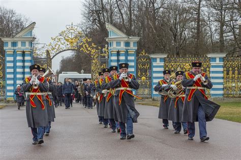 The Last Tsars Scots Guards Bring Historic Uniform To St Petersburg