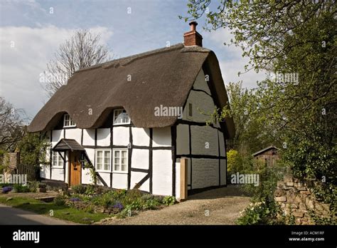 Black And White Cottage At Elmley Castle Worcestershire Uk Stock Photo