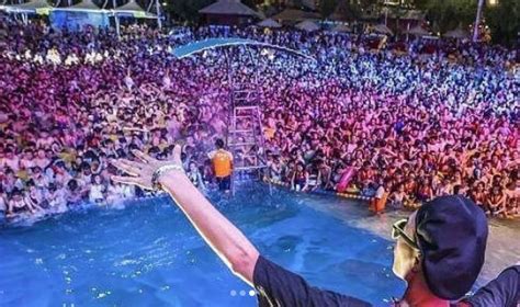 Wuhan Holds Pool Party With Thousands In Attendance 3 Months After