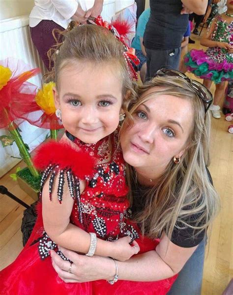 Mum Spends £13000 On Beauty Pageants For Seven Year Old Daughter Metro News