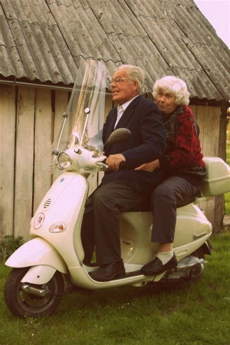 35 photos of cute old couples that will give you the ultimate relationship goals in 2020 cute