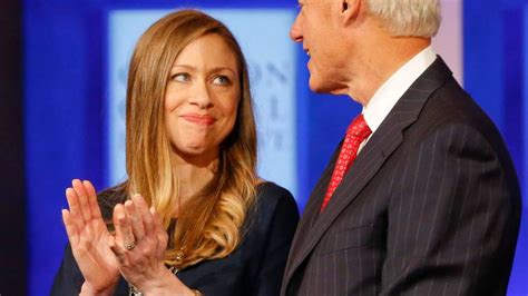 Chelsea clinton announced the birth of her third child with husband marc mezvinsky on monday morning. Chelsea Clinton bringt Tochter zur Welt | People