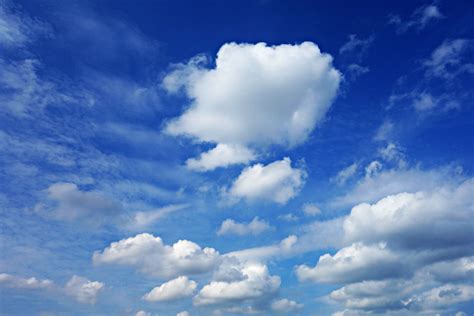 무료 이미지 태양 햇빛 공기 분위기 여름 낮 적운 선명한 푸른 하늘 구름 기상 현상 4500x3000