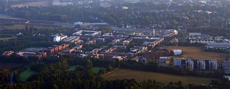 Giovanni reyna (borussia dortmund) header from the centre of the box misses to the left. Strukturgewandelte Arbeitwelt - der Dortmunder ...