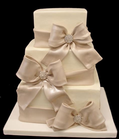 Top Cakes With Bows
